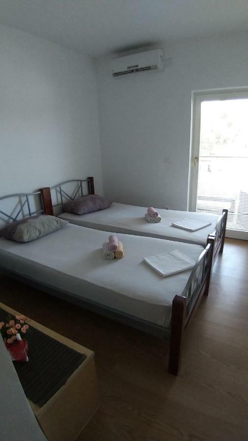 Guesthouse Villa Jurisic Novalja Exterior photo