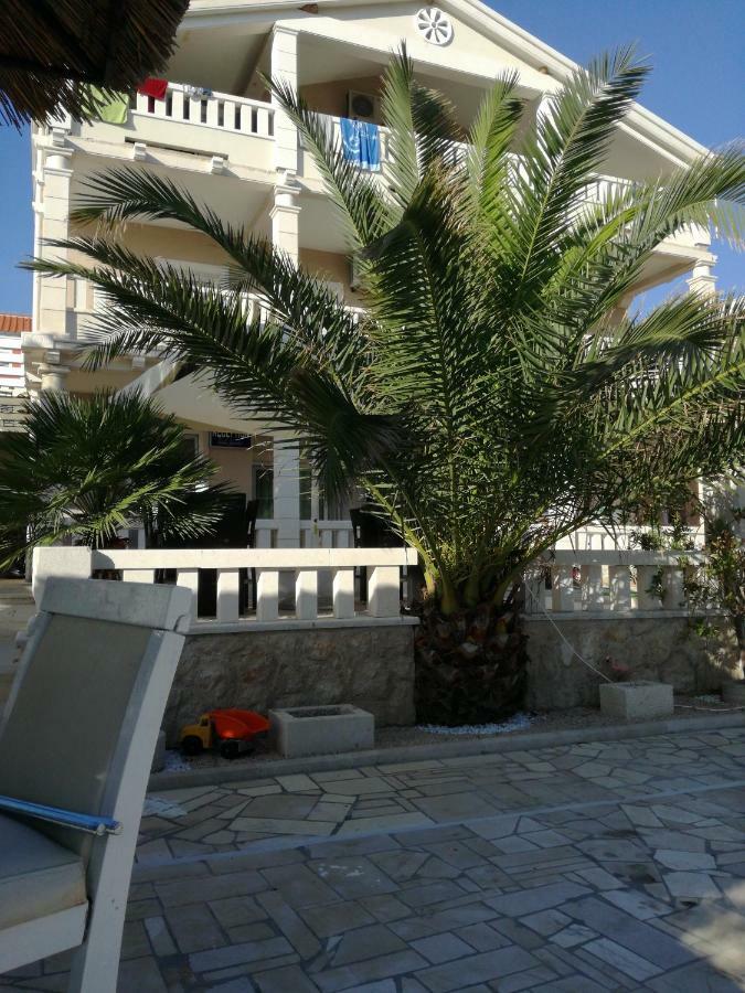 Guesthouse Villa Jurisic Novalja Exterior photo
